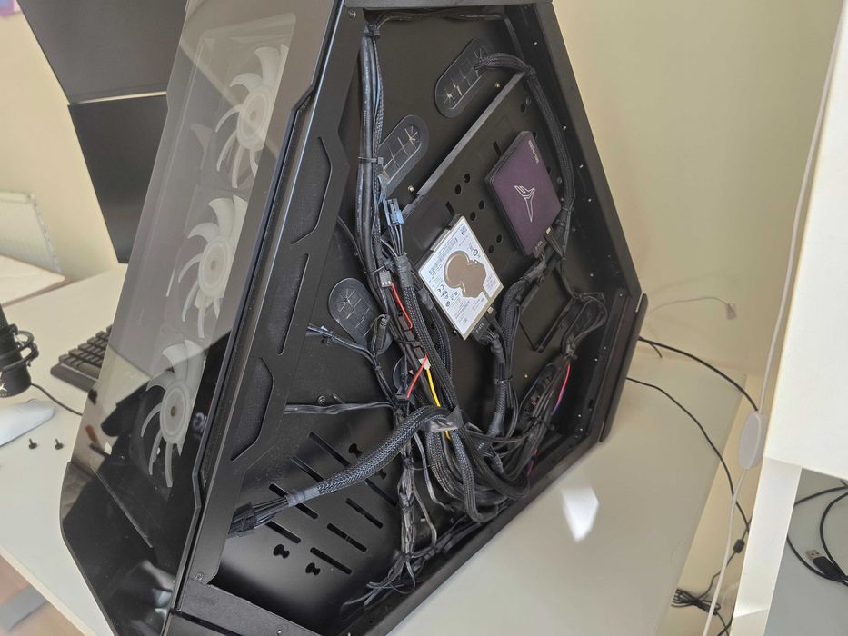 Уникален геймърски компютър RTX 4090 / Ryzen 7 5800X / 32GB RAM / Jonsbo TR03-G