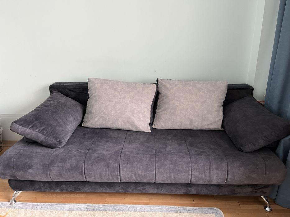 Двуместен разтегателен диван