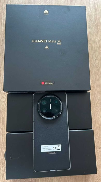 Vând Huawei Mate X6, varianta 512GB / 12GB RAM, culoare Black, în stare impecabilă (ca nou).