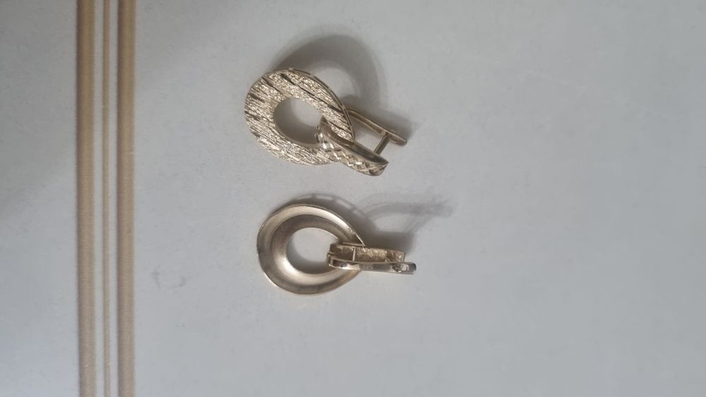 Продам серьги золотые