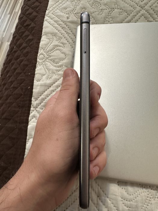 Huawei P10 Lite, 3 GB RAM, 32 GB memorie internă.