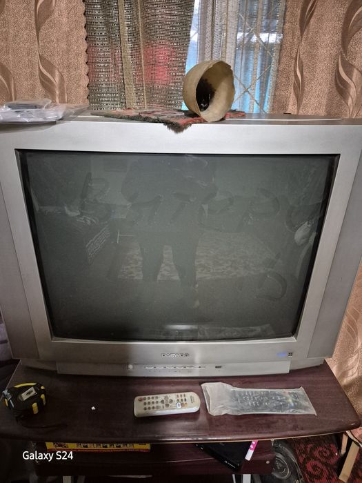 Продам телевизор Дайво большой экран