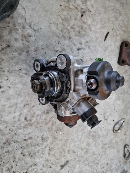 Pompa Inalta Volvo V40 S40 S60 2.0 d Euro 5 cod 31372081