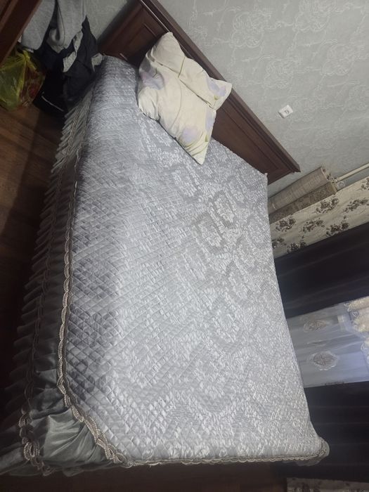 Продам спальный гарнитур
