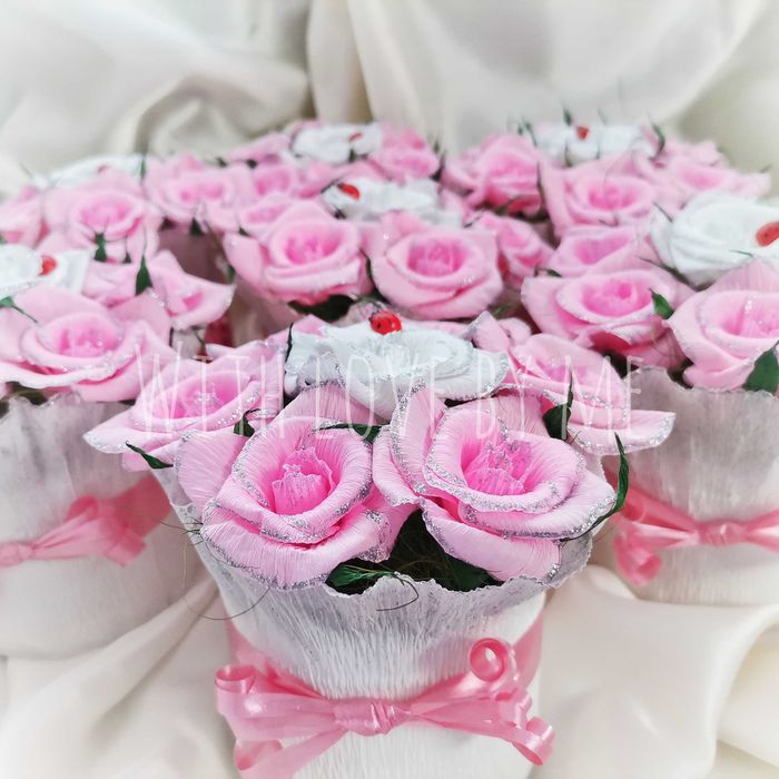 Продавам цветя от креп хартия