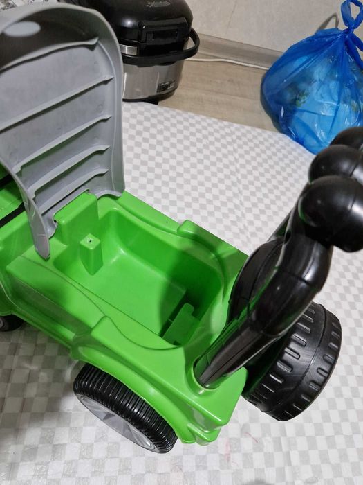 Машинка  для ребенка 2-3 года