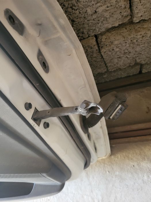 Дверь Hyundai Accent с дефектом