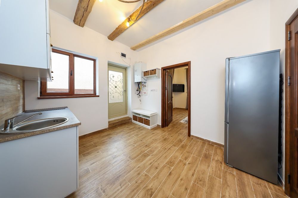 Inchiriez apartament la Casa ( Casa singur in Curte) pet friendly