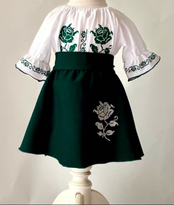Costume tradiționale,brodate, pt fetițe