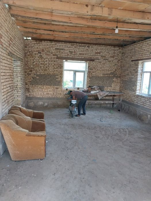 Uchastka sotiladi hamma sharoiti bor narxi 30$ yana keliwamiz joyi zor