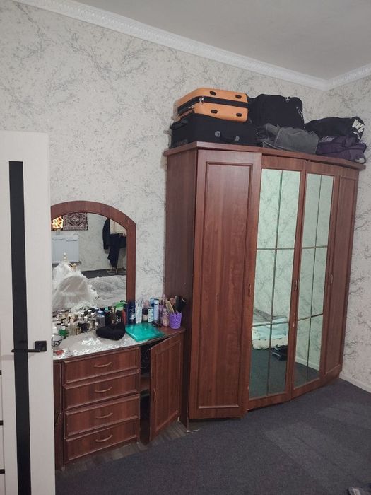 Продаю 1 комнатную  кв 13мкр 8дом