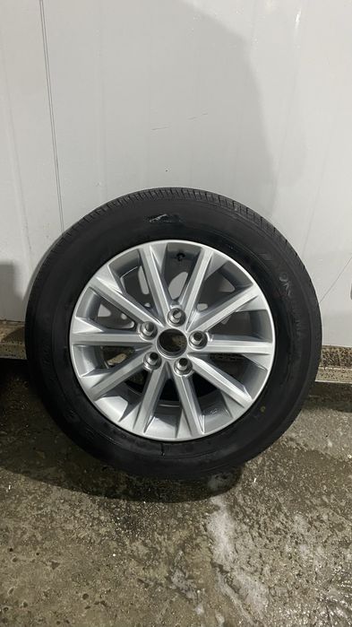 Продам одно колесо оригинал в комплекте