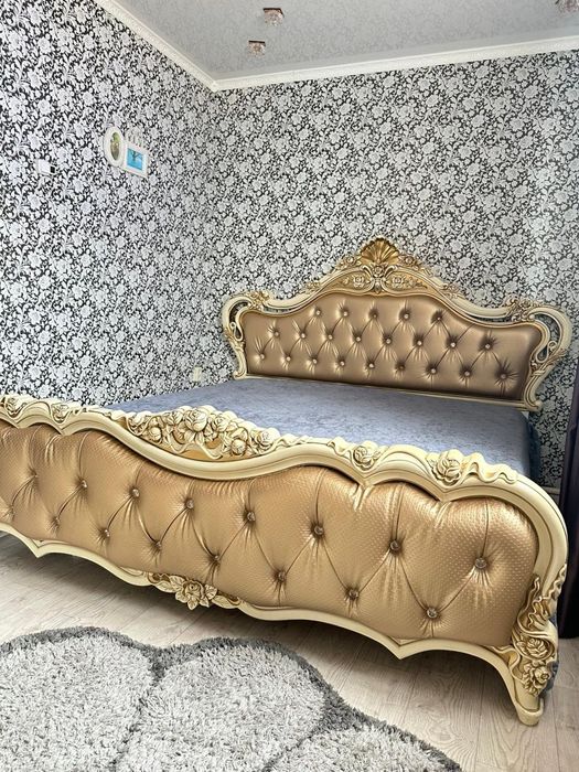 Продам спальный гарнитур