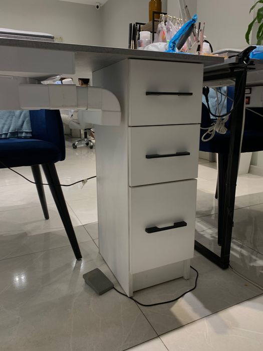 Столы для салона красоты и офиса