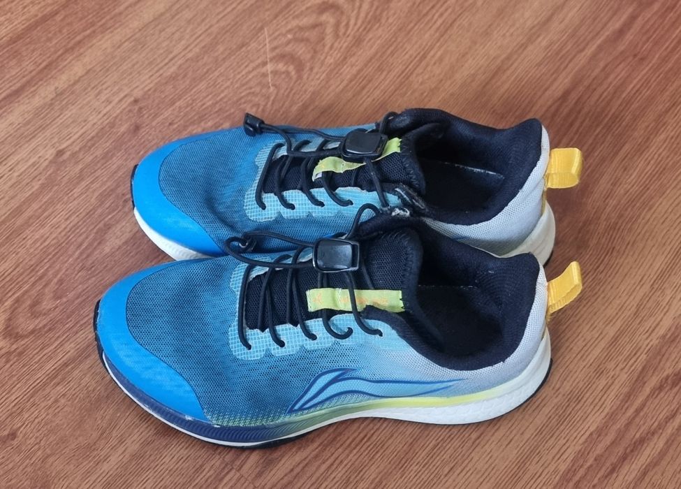 кроссовки прочные лининг"