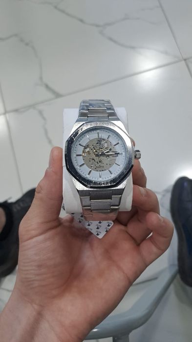 Сағат зор істеп тұр