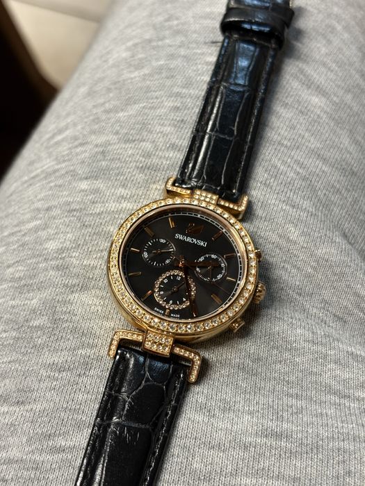 часовник SWAROWSKI