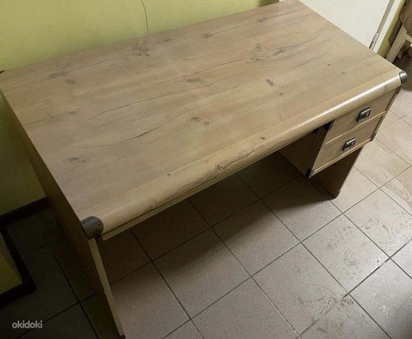 Продам компьютерный стол