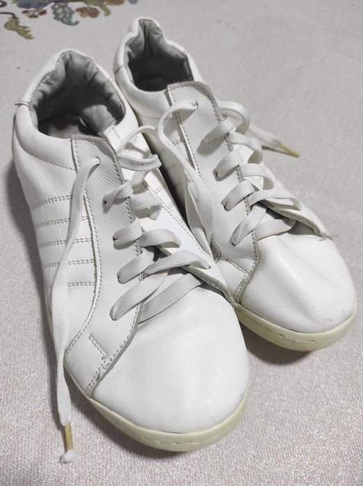 Vând adidași piele alba 37