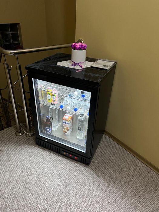 Vitrina frigorifica minibar pentru produse ready-to-go