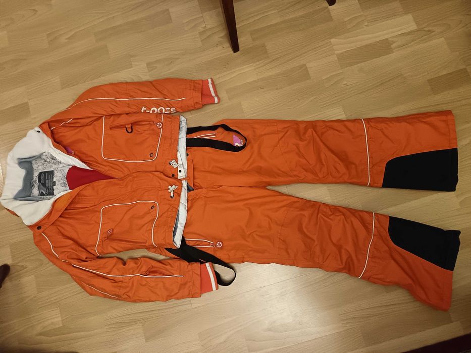 Costum de ski, impermeabil si anti vant