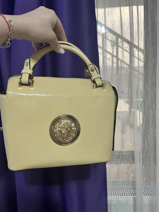 Geanta crem eleganta.