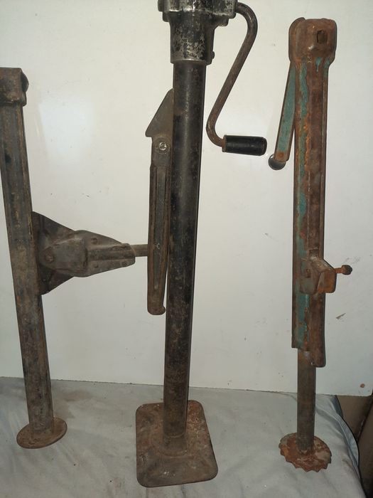 Ретро вертикални крикове за кола