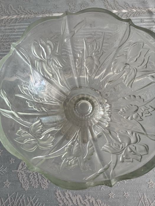 Продам салатники , вазы , сахарницу и др