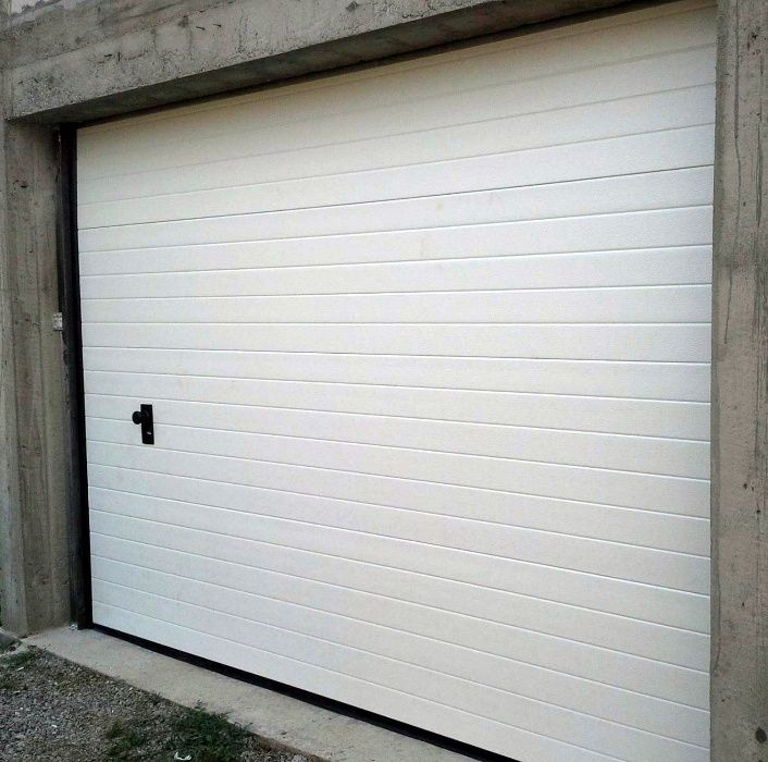 Usa de garaj sectionala izolata 2500/2000 standard pret 591 euro