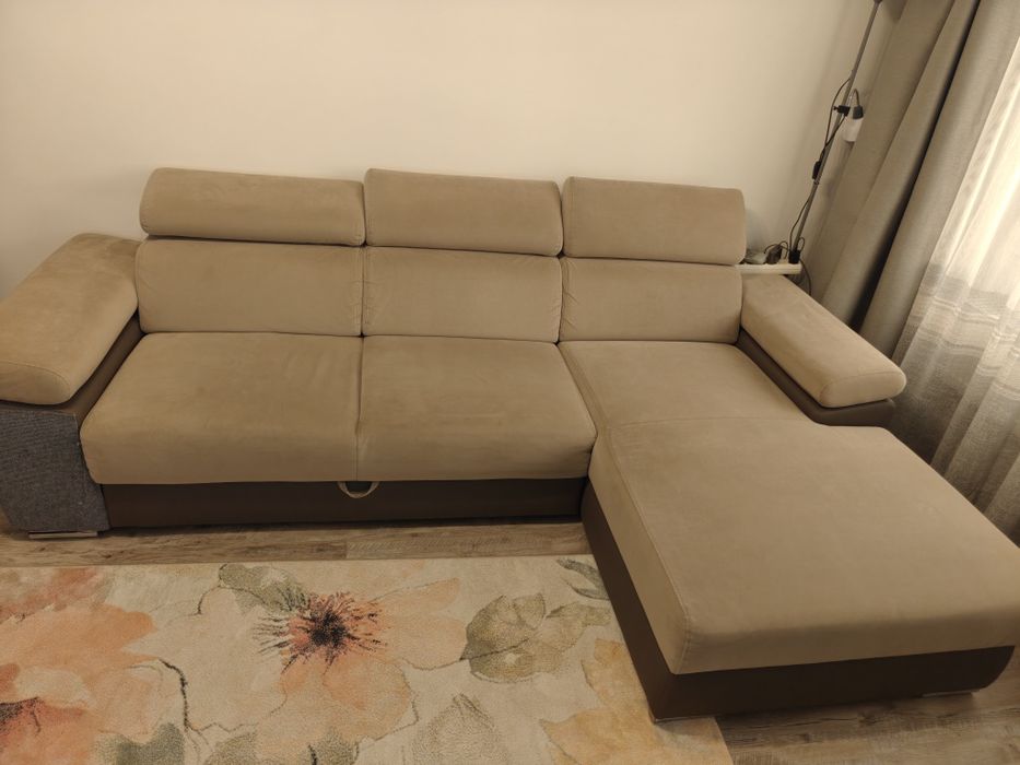 Canapea-coltar extensibila din catifea