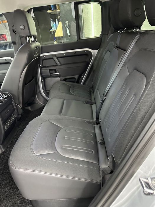 Ленд ровер ДЕФЕНДР .