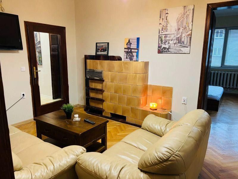 Дава се под наем Четиристаен апартамент в София, Център - 120 кв.м за 1196.97 € - Снимка #1
