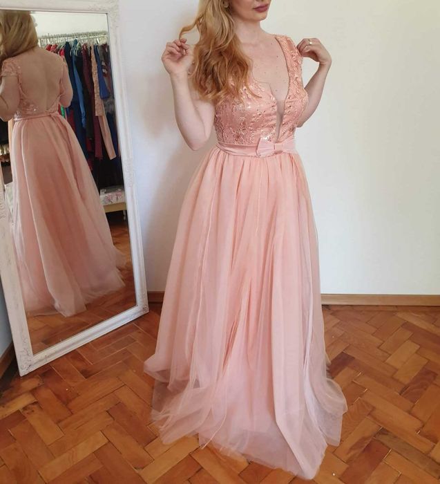 Vand rochii de ocazie