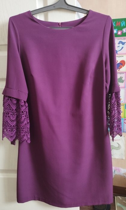 Платье приталенного покроя