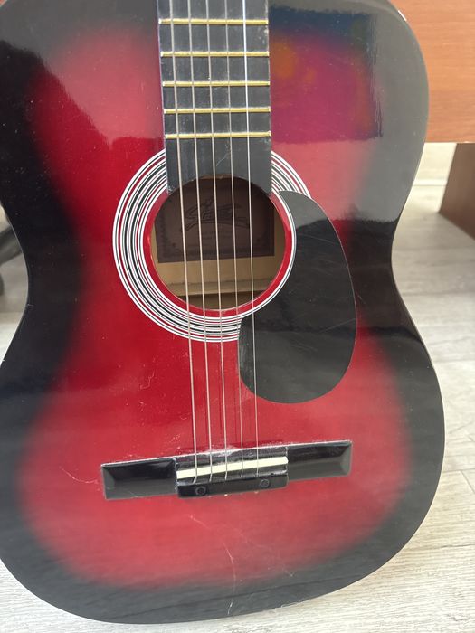 Гитара почти новая