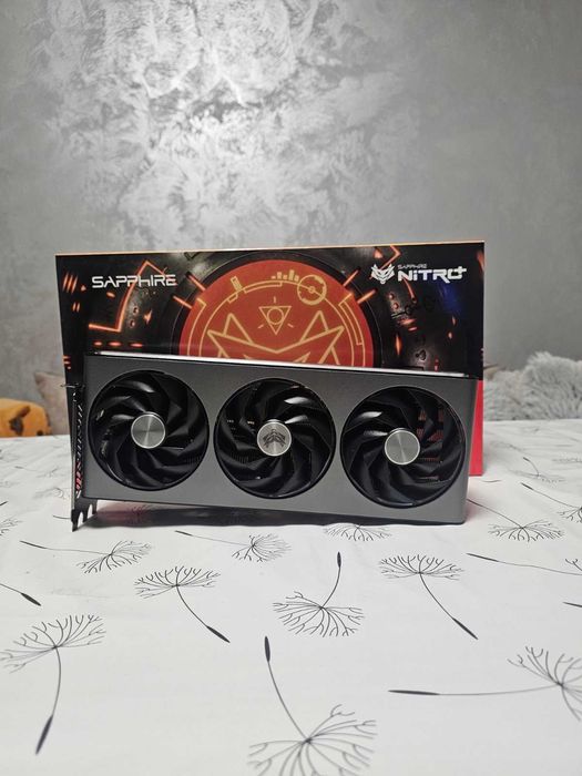 Видео карта AMD Radeon RX 7800XT 16GB Sapphire Nitro+