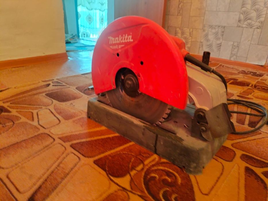 Продам торцовочная пила