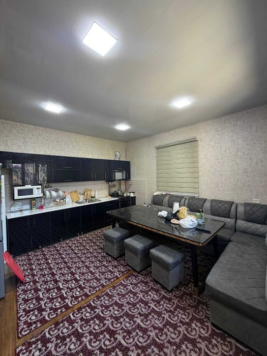 Гулистон Обод махаллада 8 сотик 6 хона Зор ховли сотилади.