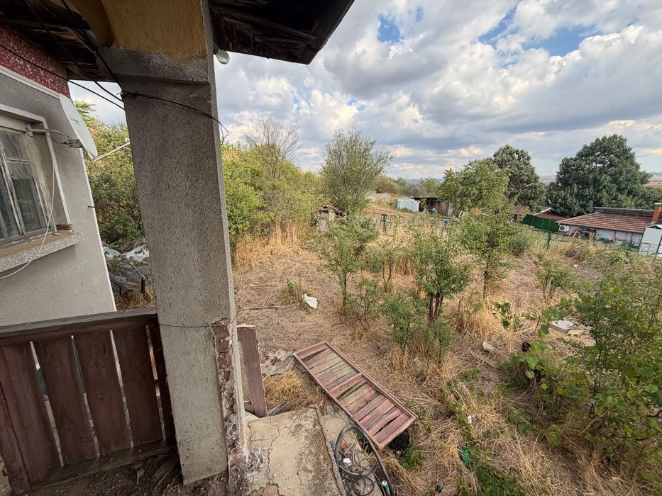 Продавам 1050кв.м имот