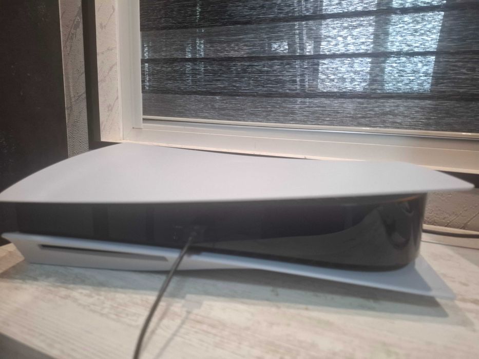 Продавам комплект PlayStation 5 с диск – готов за игра!