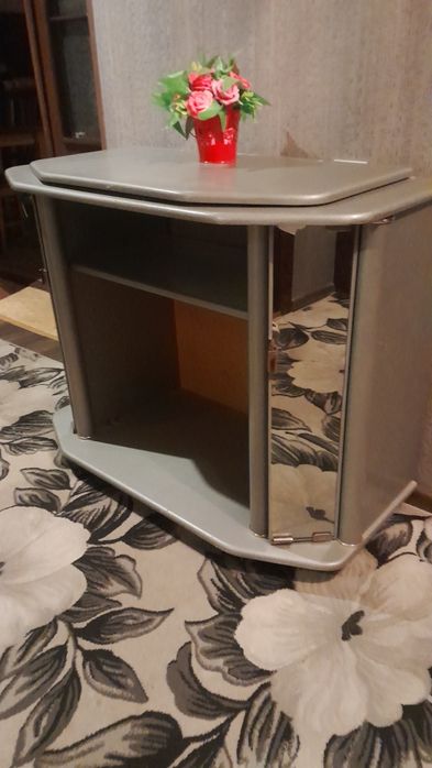 Тумбочка под телевизор