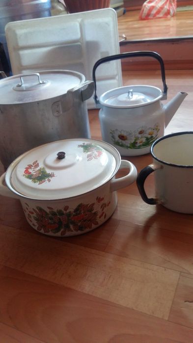 Кастрюли  и дуршлаг