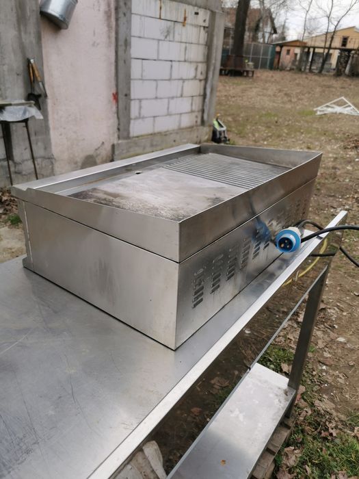 Gratar profesional neted si striat, 5 KW-electric