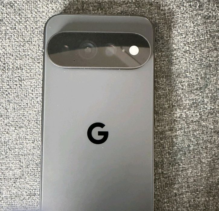 Продавам Google pixel 11 pro XL 512g