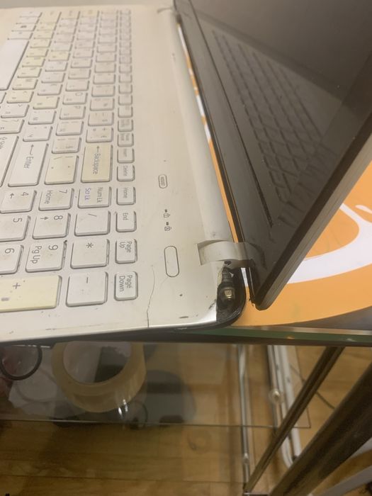 лаптоп Sony Vaio svf153a1ym