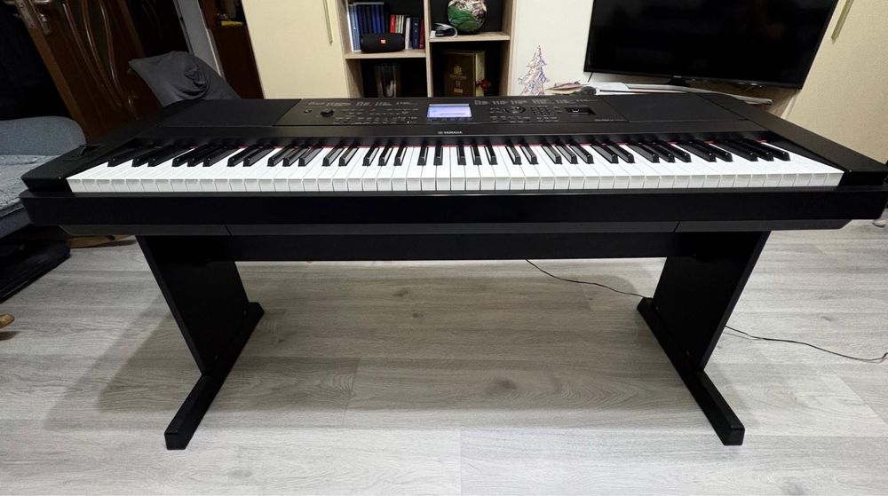 Yamaha Portable Grand DGX-660