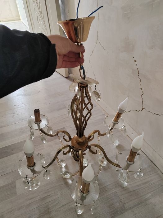 Продам люстры 3шт