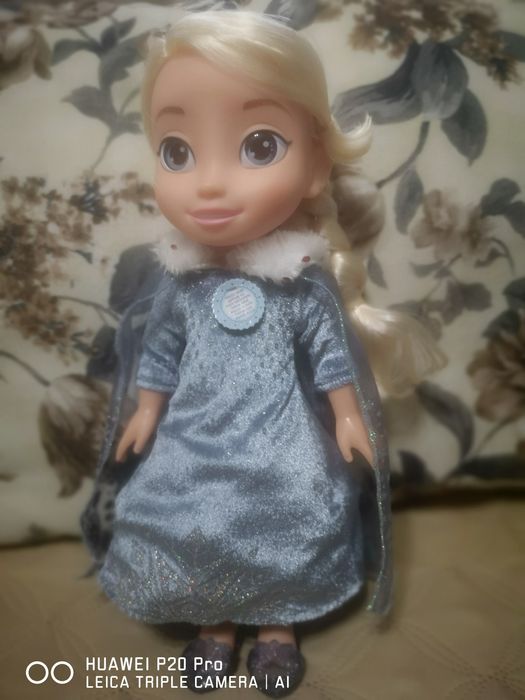 Кукла Елза пееща