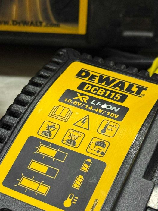 Акумулаторен ударен винтоверт DeWALT DCD1007 с батерия и зарядно