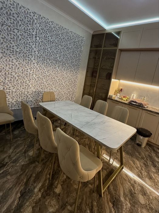 Стол 2  метр , стулья 8 штук